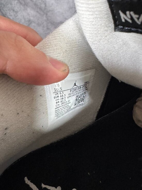 Size 10.5 | Jordan 4 Fear No Box | Pre-Owned main image 8